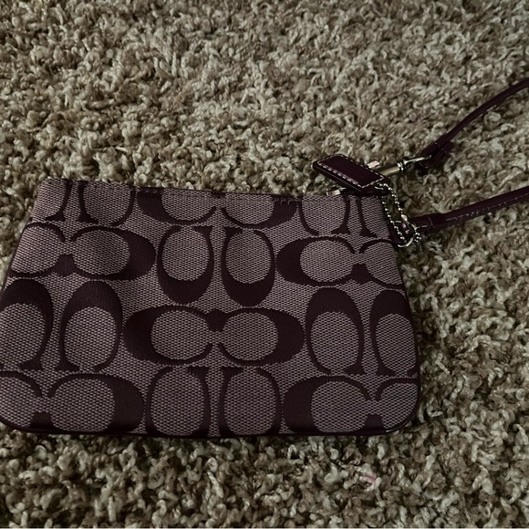 Coach wristlet - Picture 4 of 5